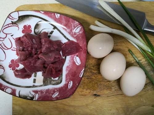 生龙活虎吃瓜,畅享夏日欢乐时光