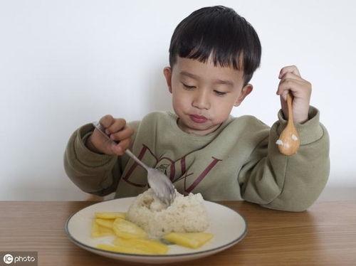 睡前饿了吃清瓜会瘦吗,清瓜助你轻松瘦身，告别深夜饿肚烦恼”