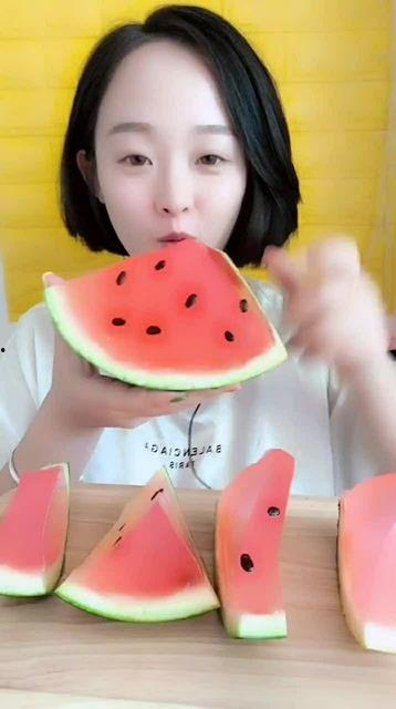 qq吃瓜吗,网络舆论场中的热点追踪与热议