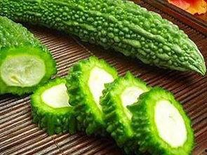 温酒吃瓜,品味夏日悠闲时光