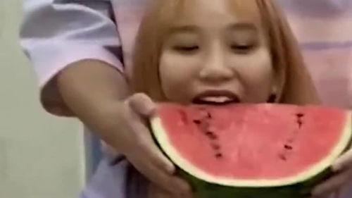 女友经常吃瓜,女友的“吃瓜”日常揭秘