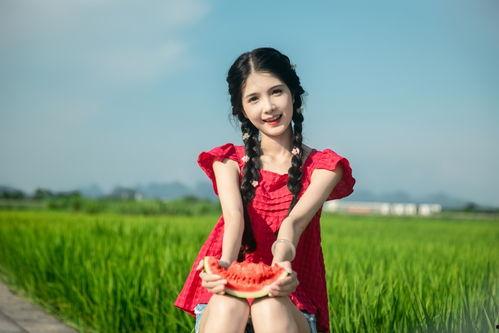 吃瓜少女胶片人像,吃瓜少女的人像魅力