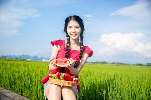 吃瓜少女胶片人像,吃瓜少女的人像魅力