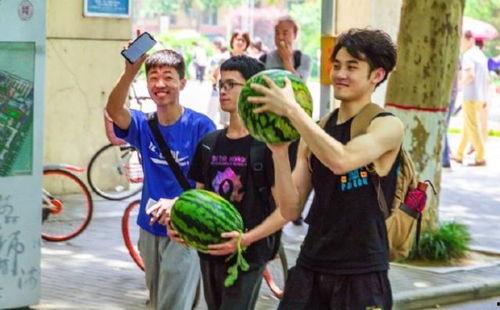 各大高校吃瓜微信,揭秘各大高校吃瓜微信背后的故事