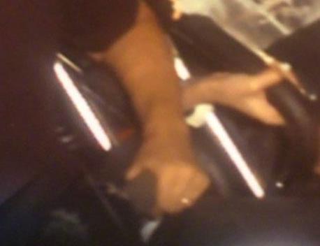 男孩女孩现场吃瓜,趣味横生瞬间捕捉