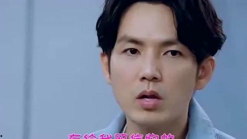 男孩女孩现场吃瓜,趣味横生瞬间捕捉