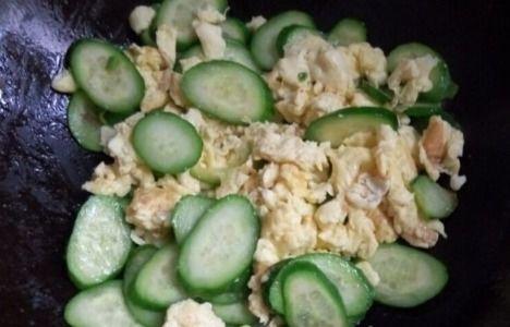 吃荷兰瓜嘴巴麻